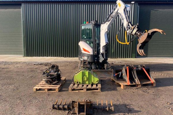 Dobells Professional Tree Care & Arboricultural Contractors | Crane Assisted Tree Work | Gripper