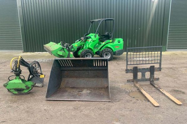 Dobells Professional Tree Care & Arboricultural Contractors | Crane Assisted Tree Work | Plant hire equipment